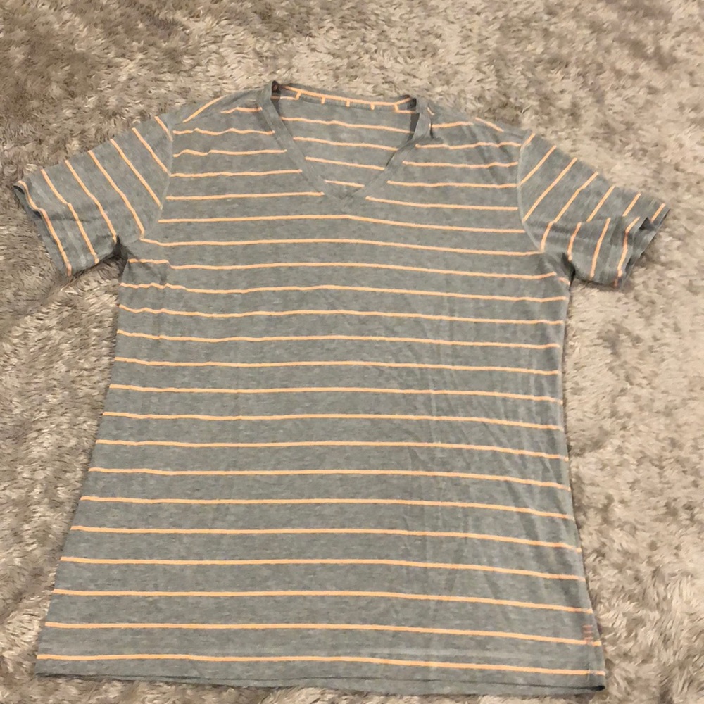 Lululemon men’s v neck T-shirt - size L